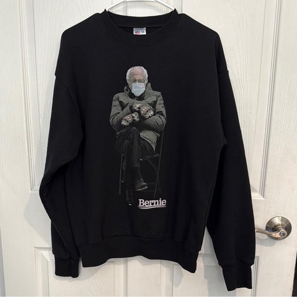 Bernie Sanders Black Crewneck Sweater Produced in U.S.A. - Picture 1 of 12